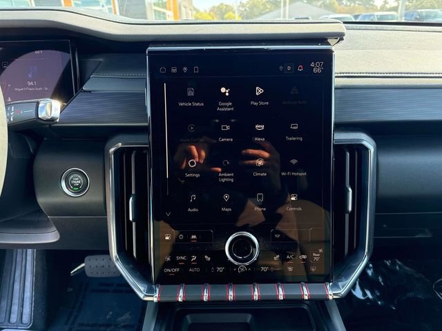 Used 2024 GMC Acadia AT4 w/ Luxury Package image 30