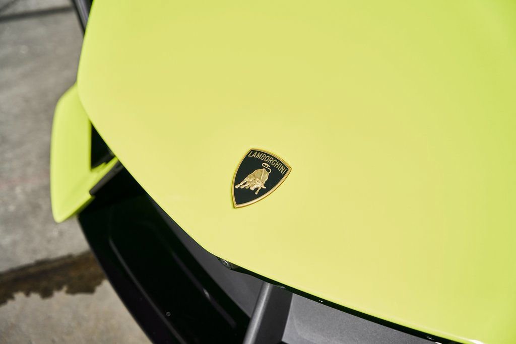 Used 2025 Lamborghini Revuelto image 9