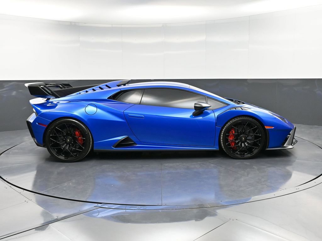 Used 2024 Lamborghini Huracan STO image 9