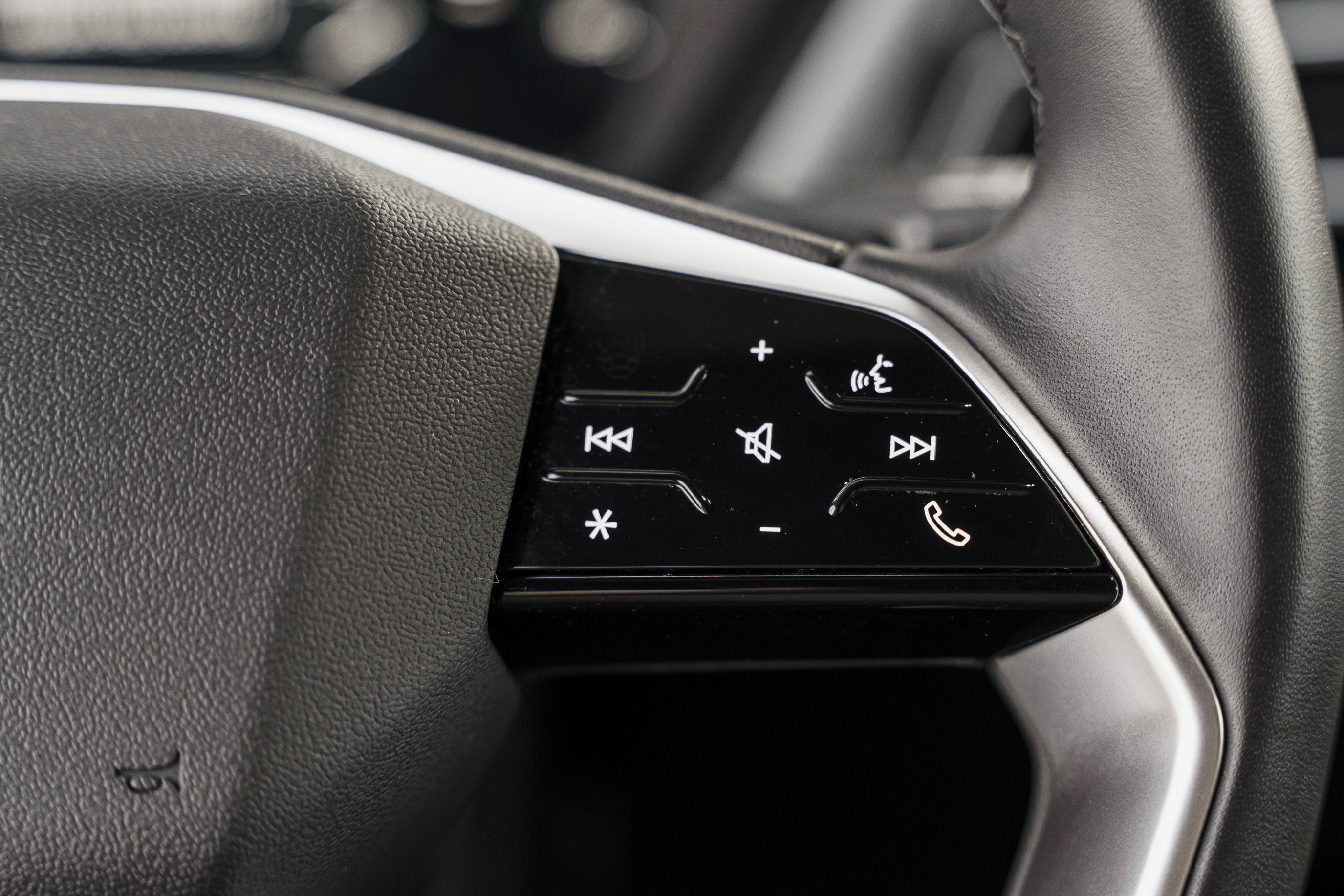 Used 2024 Audi Q4 e-tron Premium image 17