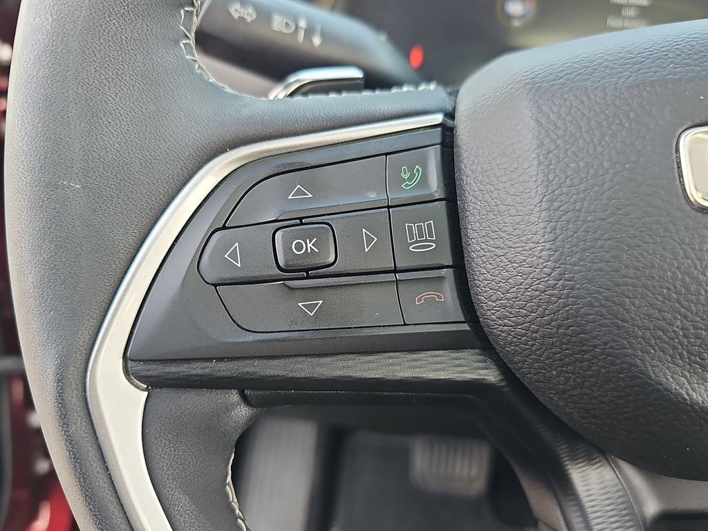 Certified 2023 Jeep Grand Cherokee Laredo w/ Luxury Tech Group I AWD/4WD image 15
