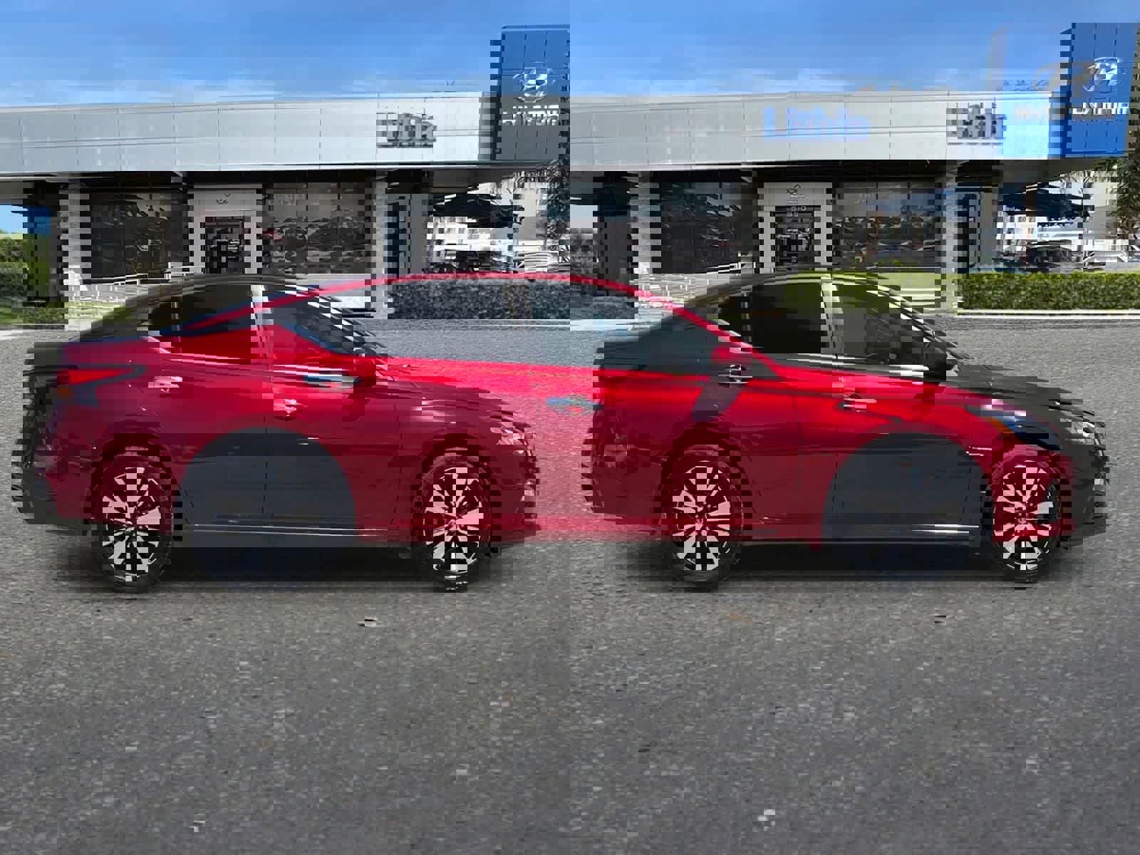 Used 2022 Nissan Altima 2.5 SV AWD/4WD image 9