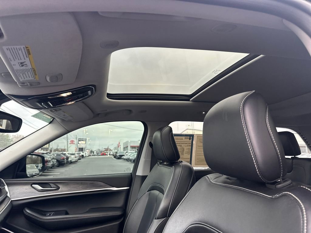 Used 2022 Jeep Grand Cherokee Limited 4xe image 26