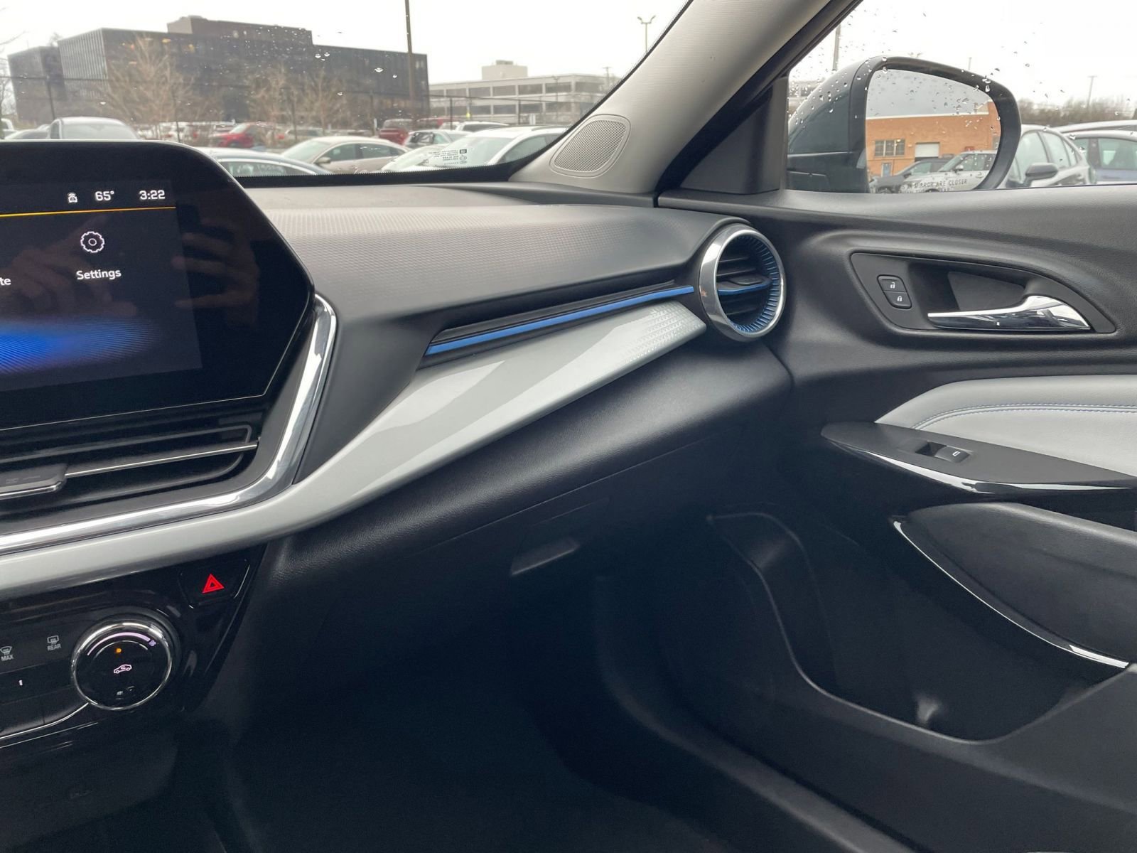 Used 2025 Chevrolet Trax LT image 34