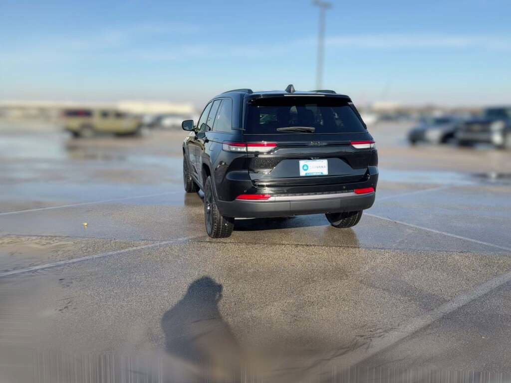 New 2026 Jeep Grand Cherokee Altitude image 9