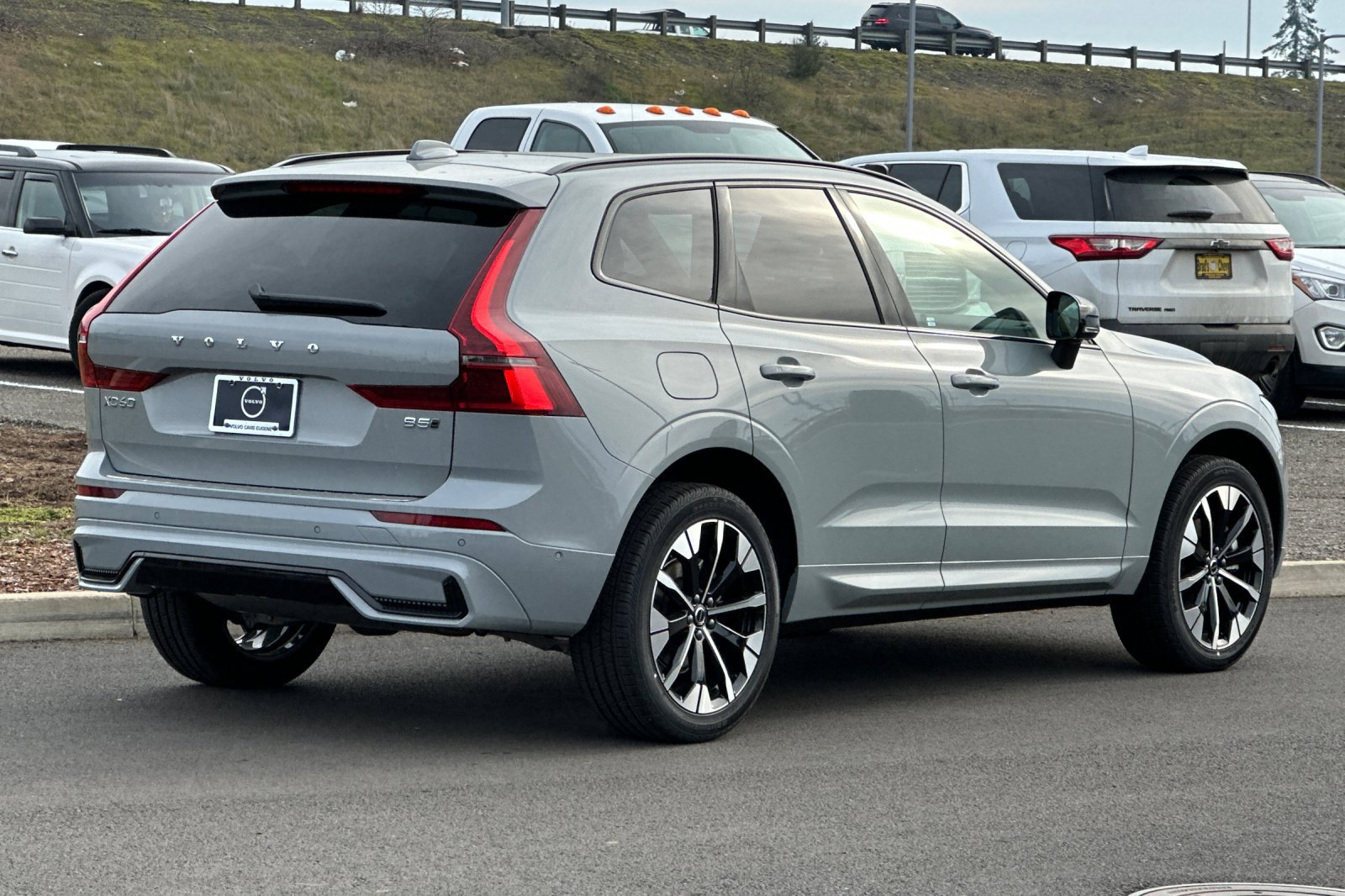 Used 2026 Volvo XC60 B5 Plus w/ Protection Package Premier AWD/4WD image 3