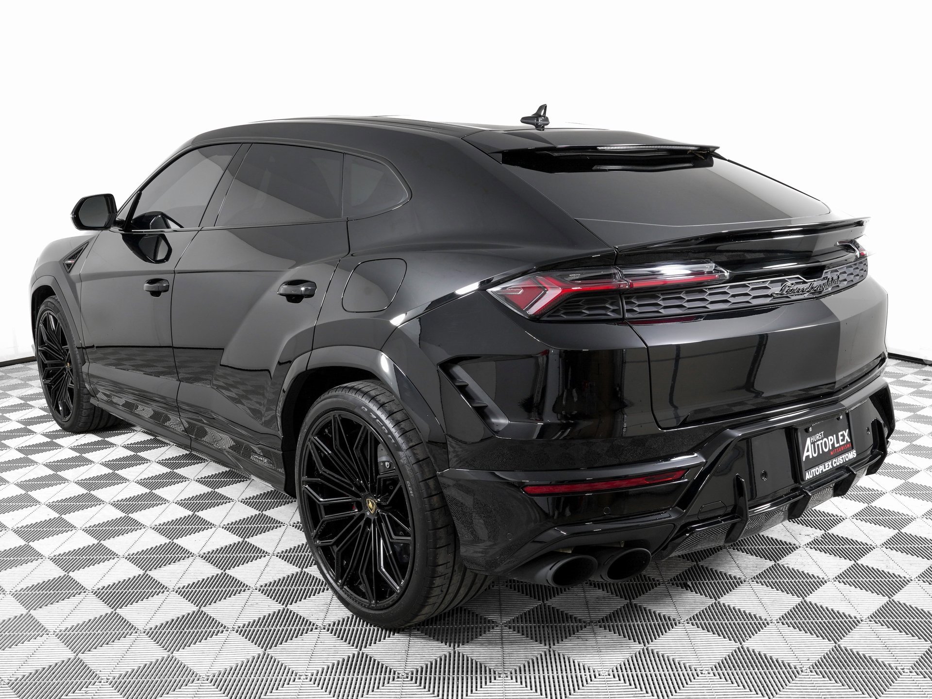 Used 2025 Lamborghini Urus SE image 7