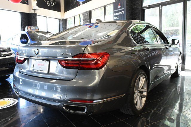 Used 2019 BMW 750i xDrive w/ Executive Package AWD/4WD image 12