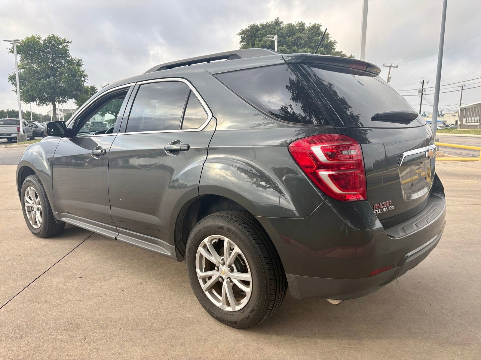 Used 2017 Chevrolet Equinox LT w/ Convenience Package FWD image 5