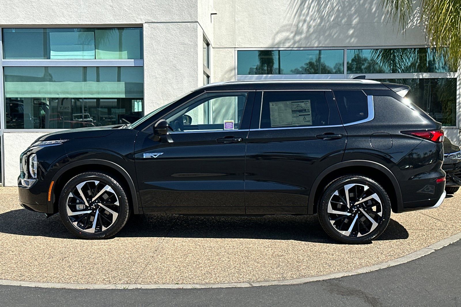 New 2025 Mitsubishi Outlander SEL image 7