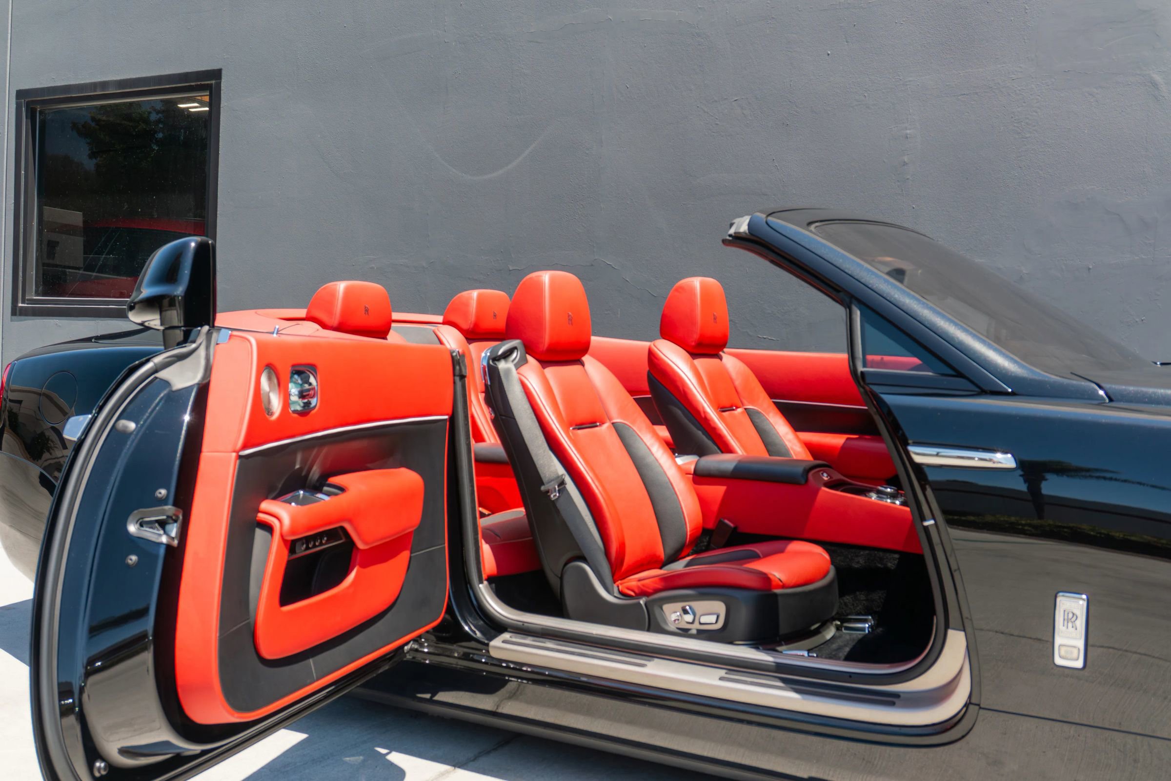 Used 2019 Rolls-Royce Dawn RWD image 67