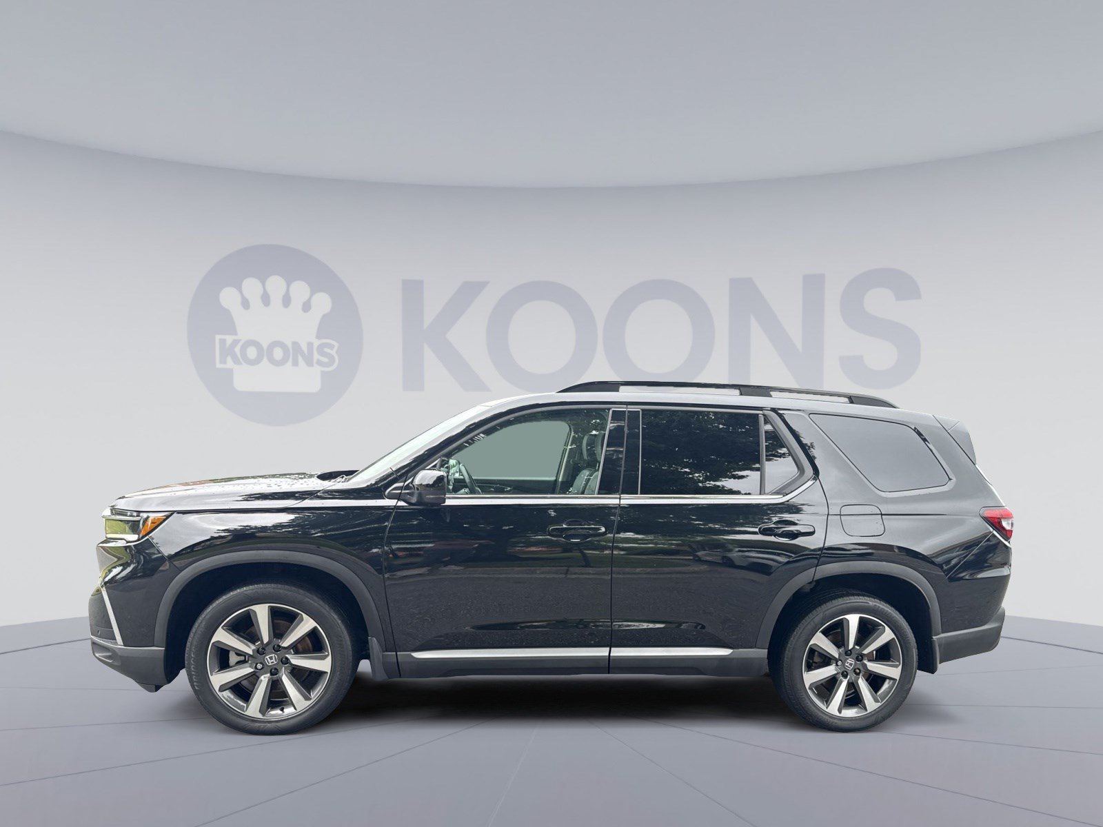 Used 2025 Honda Pilot Elite image 2