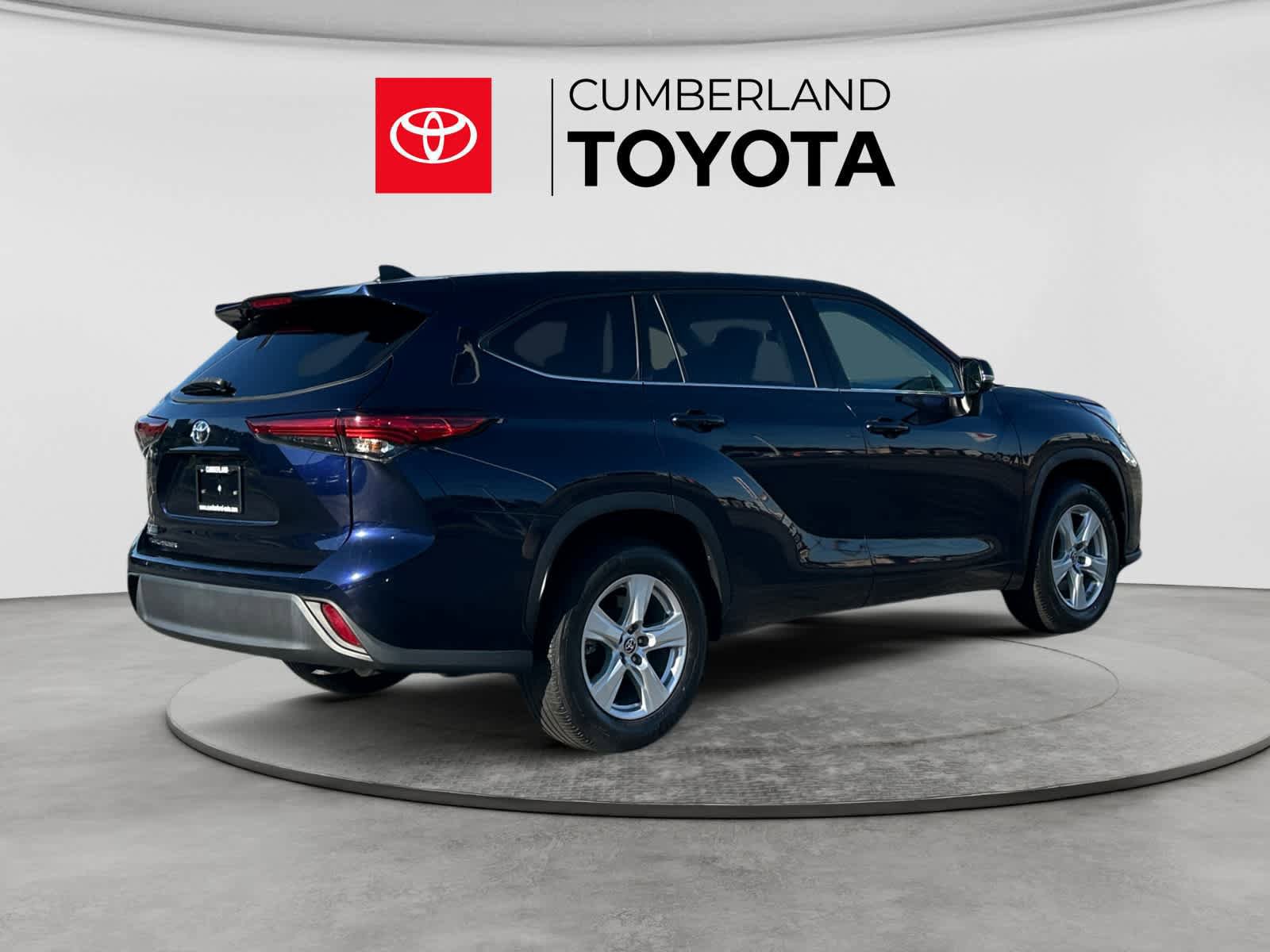Used 2021 Toyota RAV4 XLE w/ Convenience Package FWD image 5