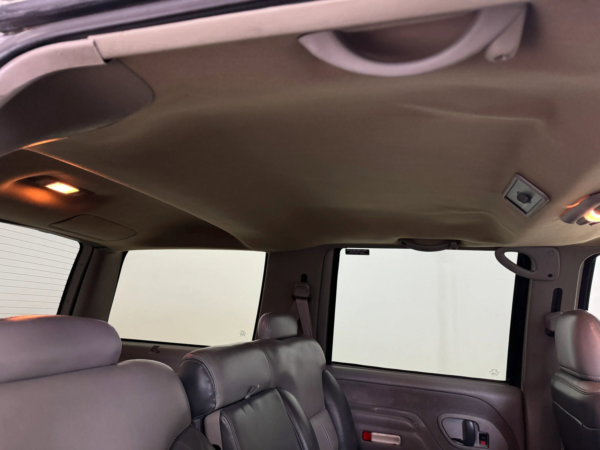 Used 2000 Chevrolet Tahoe Z71 w/ Comfort & Security Pkg AWD/4WD image 37