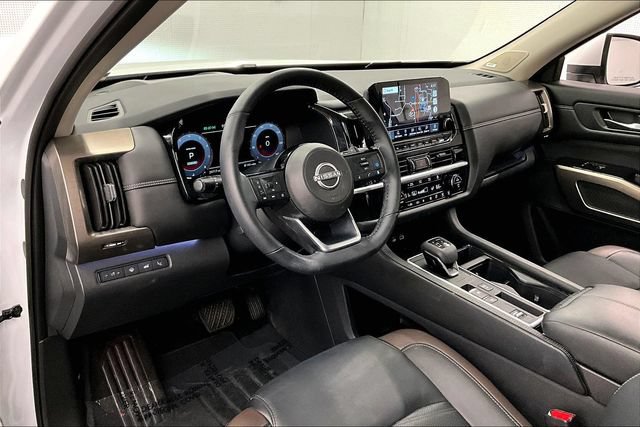 Used 2025 Nissan Pathfinder Platinum w/ Cargo Package FWD image 17
