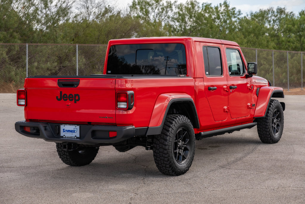 Used 2025 Jeep Gladiator Sport AWD/4WD image 8