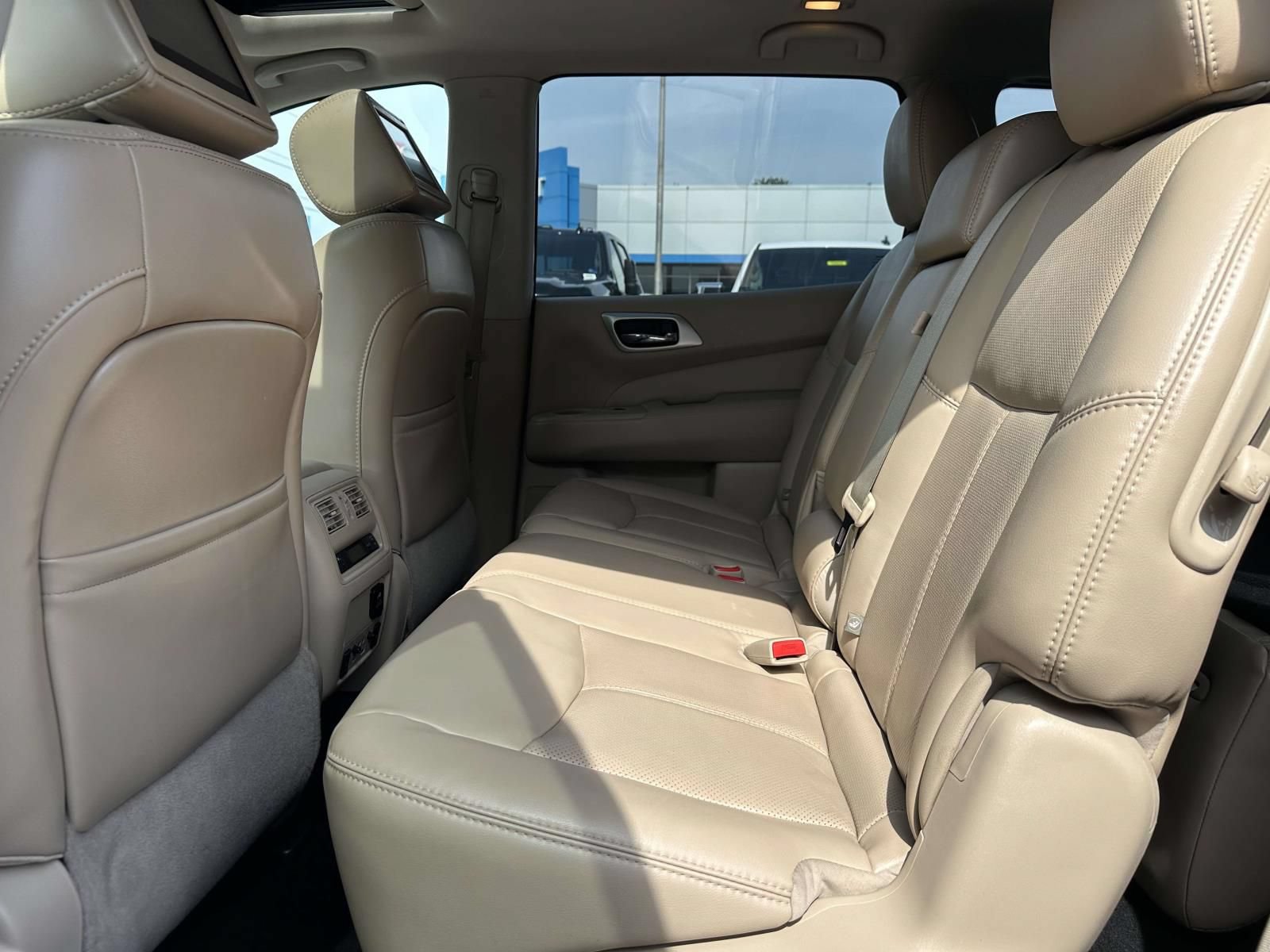 Used 2017 Nissan Pathfinder Platinum w/ Family Entertainment Package AWD/4WD image 24
