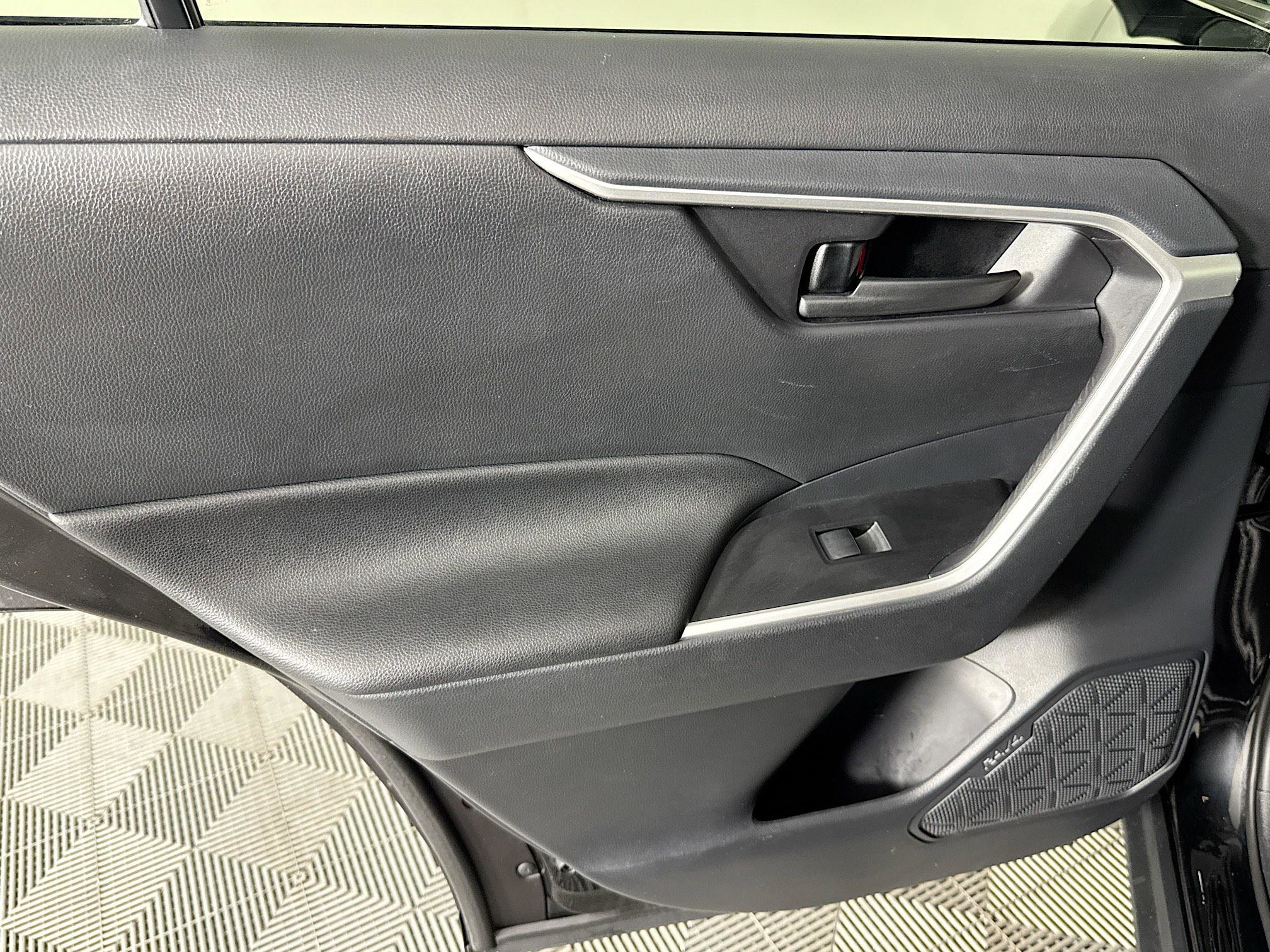 Used 2019 Toyota RAV4 LE FWD image 24