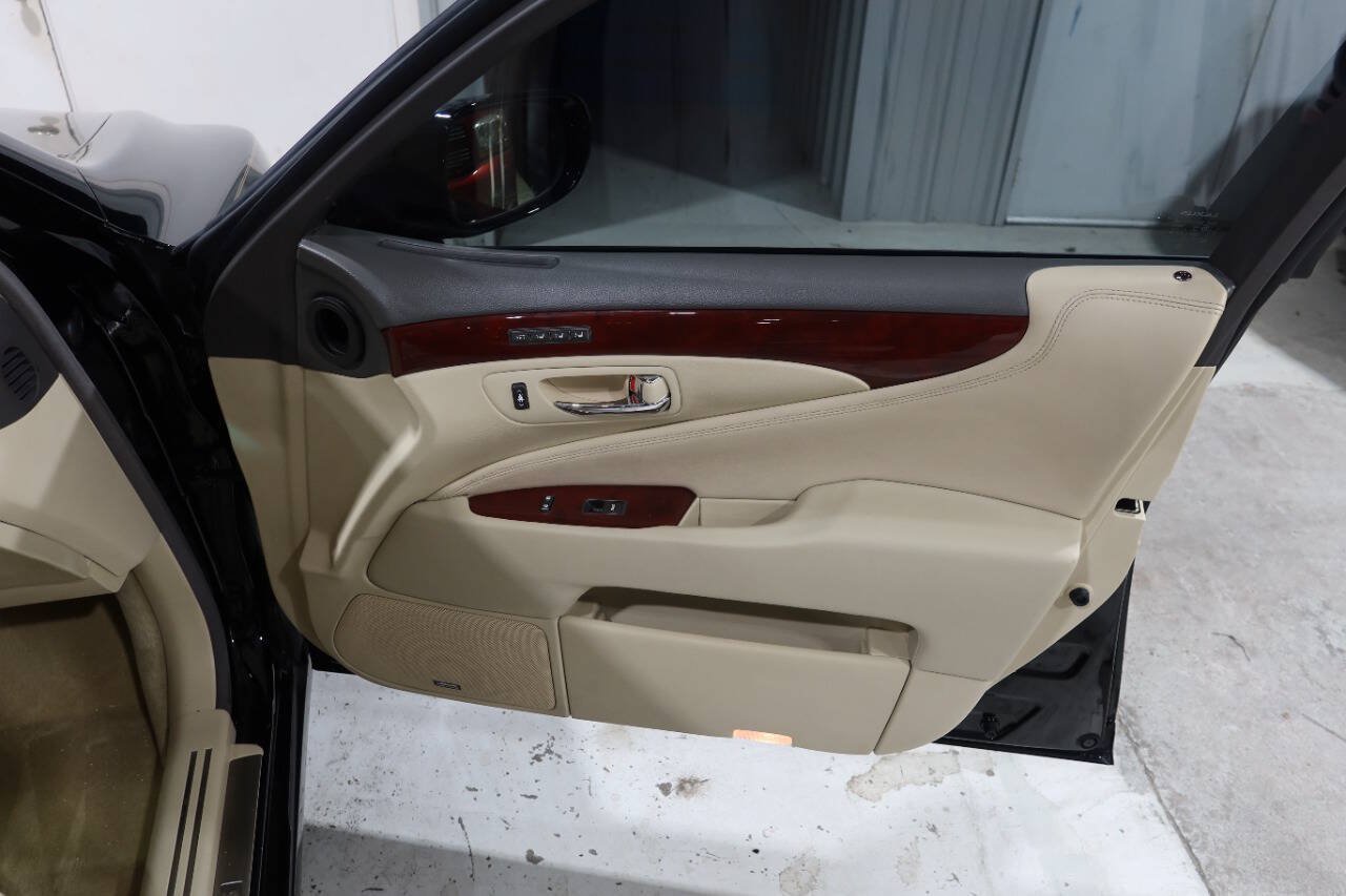 Used 2012 Lexus LS 460 w/ Comfort Pkg RWD image 30