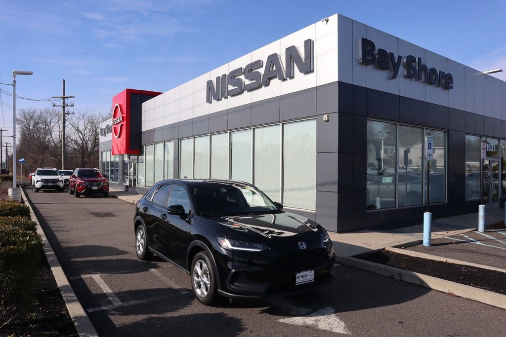 Used 2025 Honda HR-V LX image 2