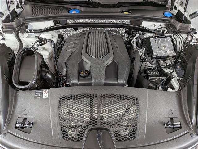 Certified 2025 Porsche Macan AWD/4WD image 26