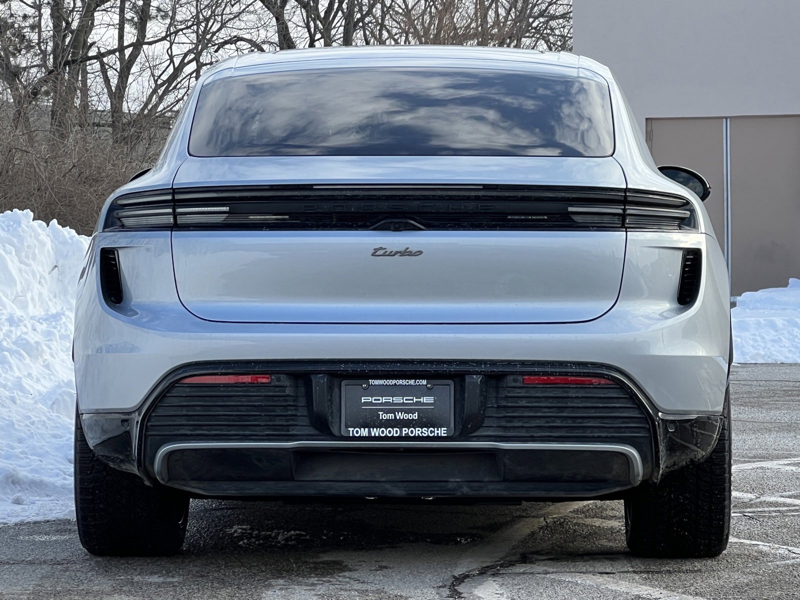 Certified 2025 Porsche Macan Turbo Electric image 8