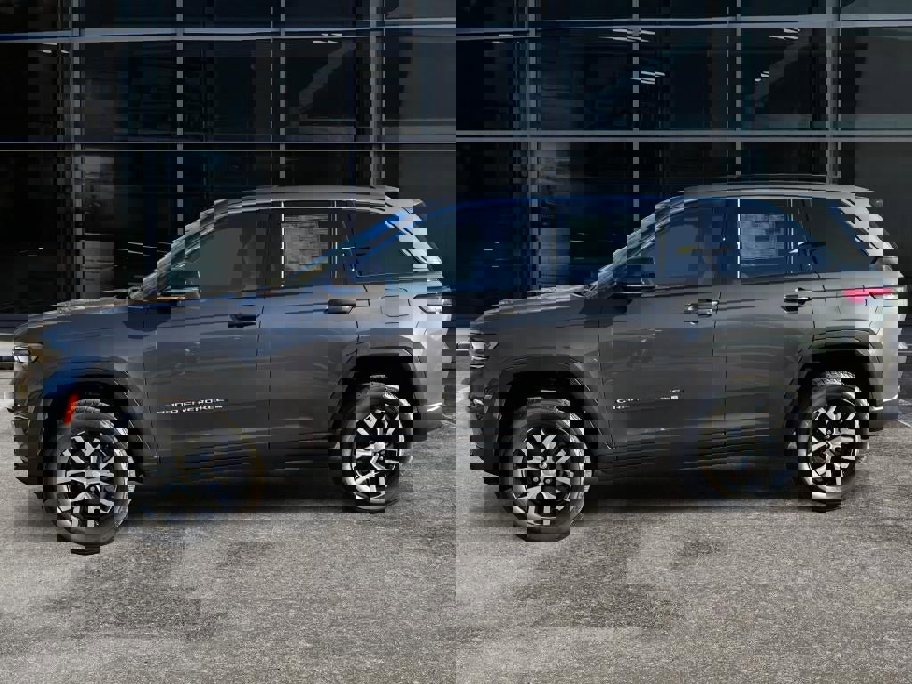 New 2025 Jeep Grand Cherokee Limited w/ Luxury Tech Group II image 3