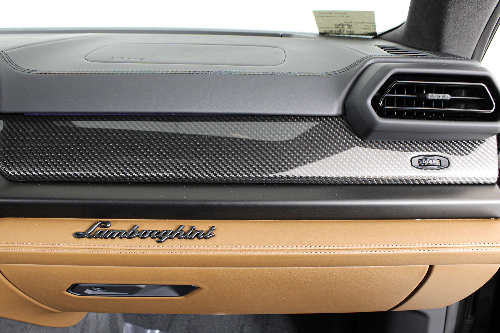 Used 2025 Lamborghini Urus SE AWD/4WD image 44