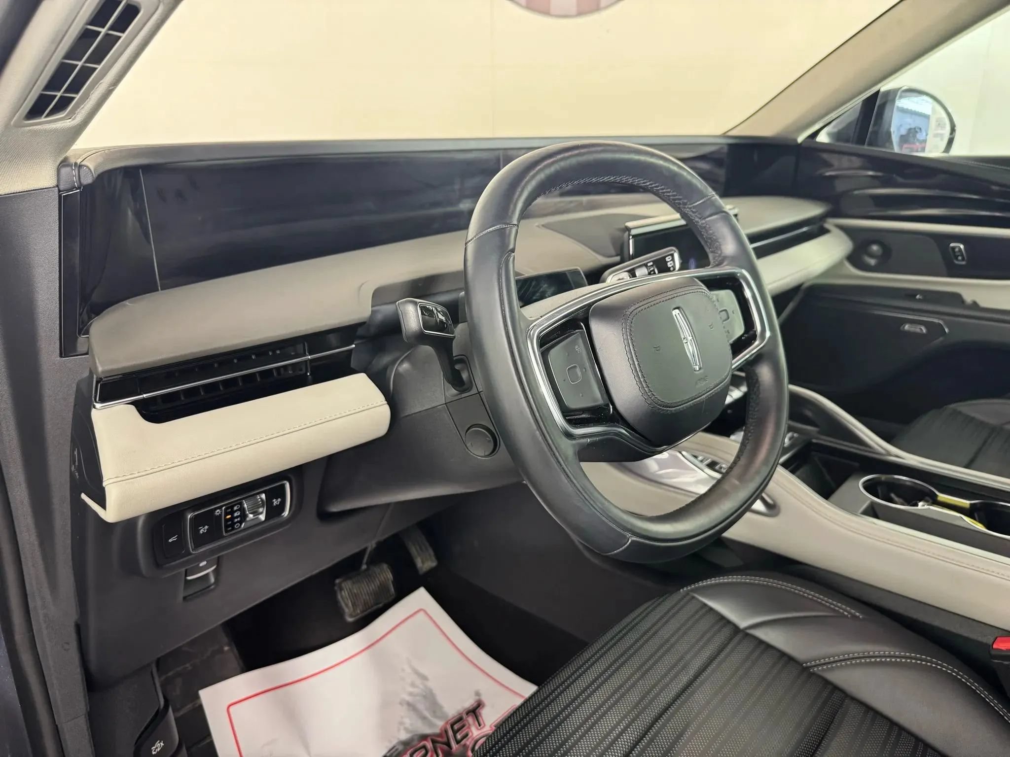 Used 2024 Lincoln Nautilus Reserve w/ Equipment Group 202A AWD/4WD image 10