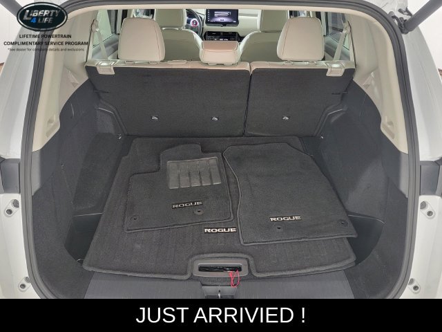 Used 2026 Nissan Rogue SL AWD/4WD image 16