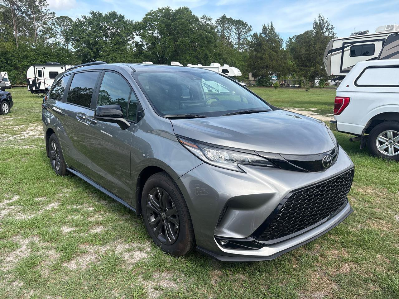 Used 2026 Toyota Sienna XSE AWD/4WD image 3