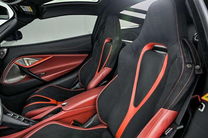 Used 2018 McLaren 720S RWD image 18