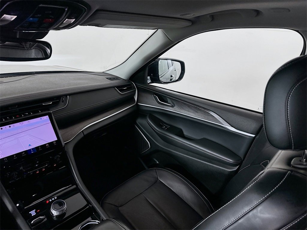 Used 2022 Jeep Grand Cherokee Limited image 23