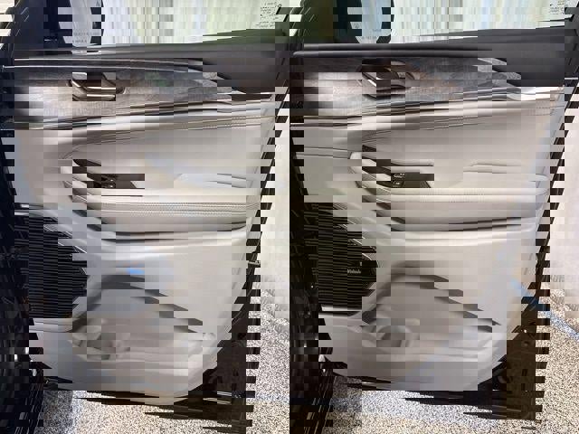 Used 2023 Jeep Grand Cherokee L Overland image 23