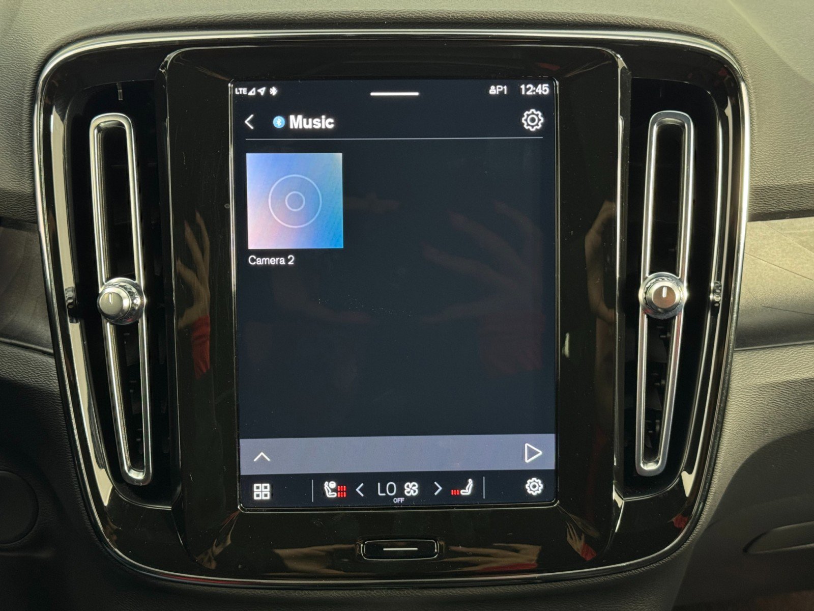 Used 2023 Volvo C40 P8 Recharge Ultimate image 27