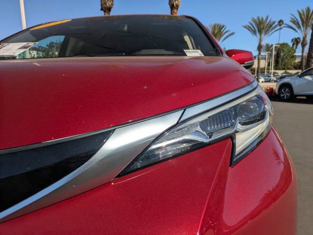 Used 2021 Toyota Sienna Platinum image 10