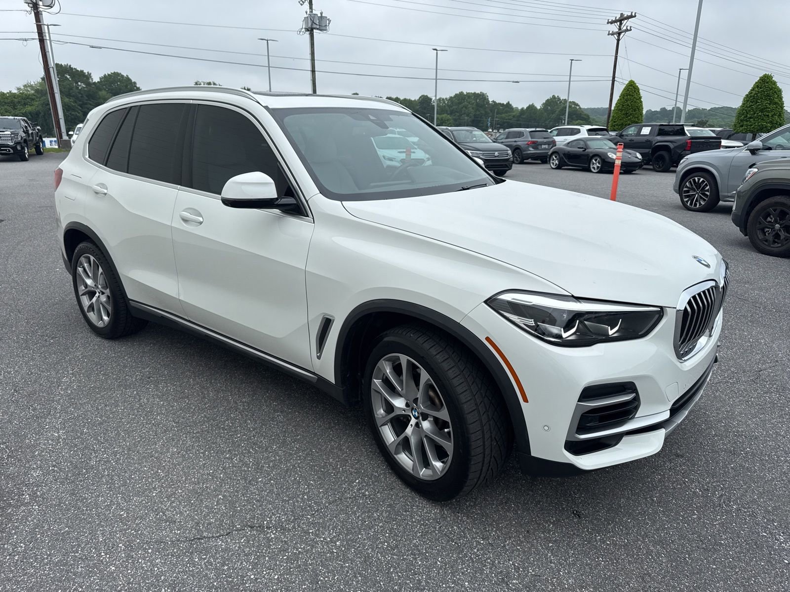 Used 2023 BMW X5 xDrive40i w/ Premium Package AWD/4WD image 3