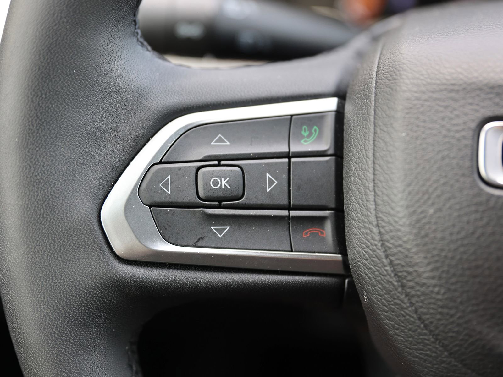 Used 2024 Jeep Compass Limited w/ Sun and Sound Group AWD/4WD image 40