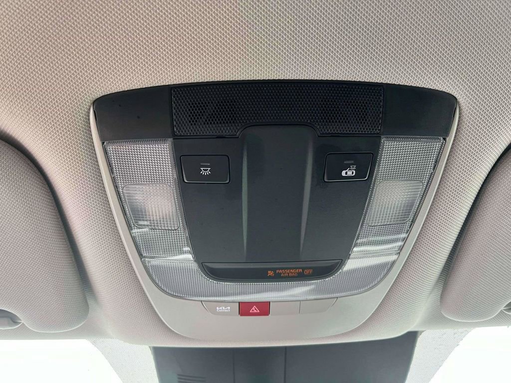 Used 2025 Kia Sorento LX FWD image 21