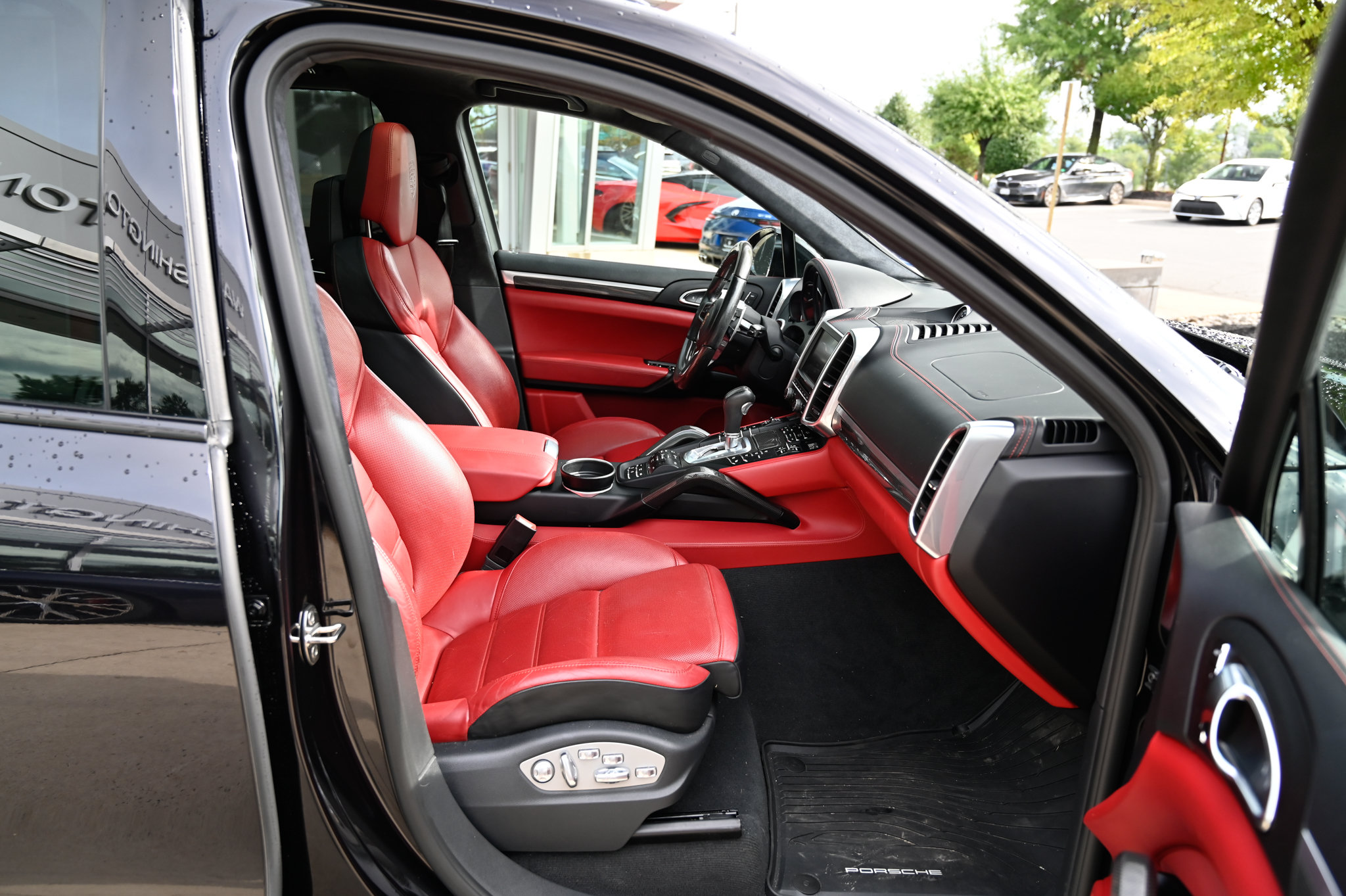 Used 2016 Porsche Cayenne Turbo S AWD/4WD image 55