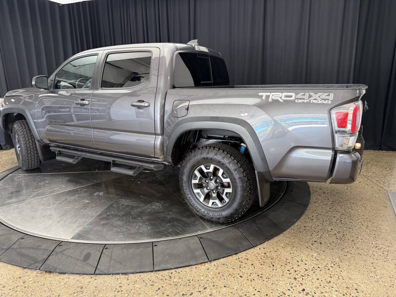 Used 2020 Toyota Tacoma TRD Off-Road w/ Technology Package AWD/4WD image 5