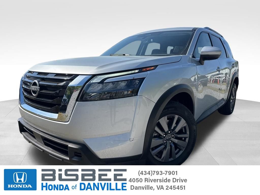 Used 2025 Nissan Pathfinder SV image 1
