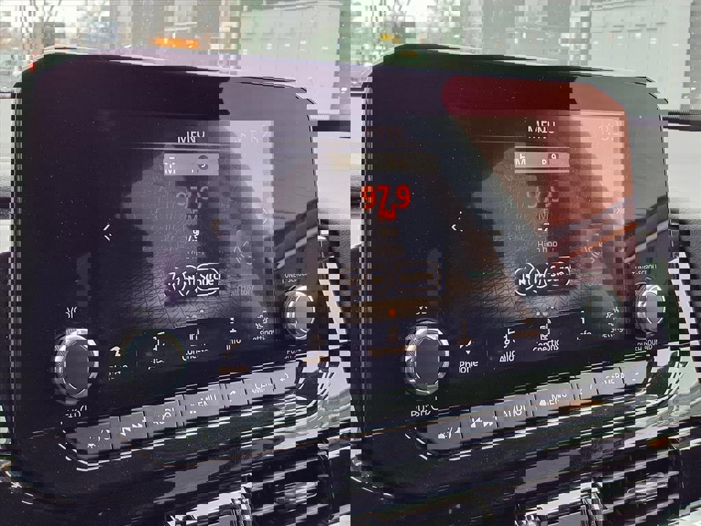 Used 2024 Nissan Pathfinder SV image 36