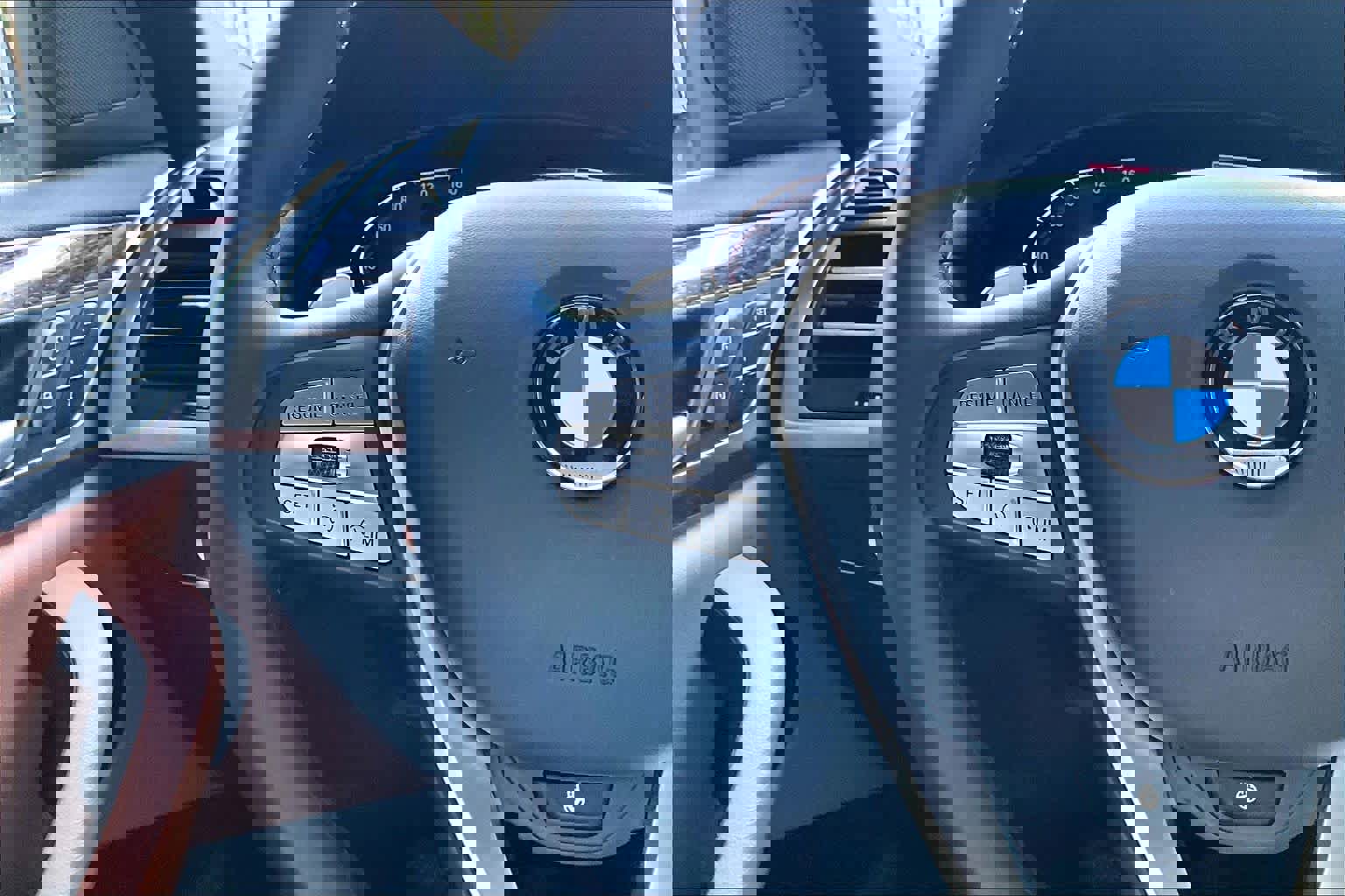 Certified 2025 BMW X4 xDrive30i image 23