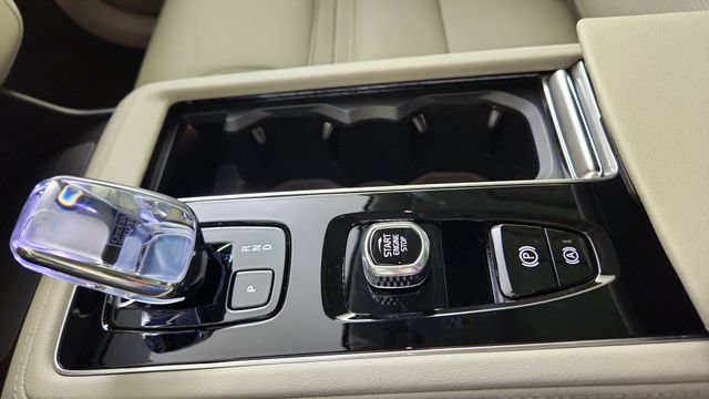 New 2026 Volvo XC90 T8 Ultra w/ Lounge Package AWD/4WD image 17