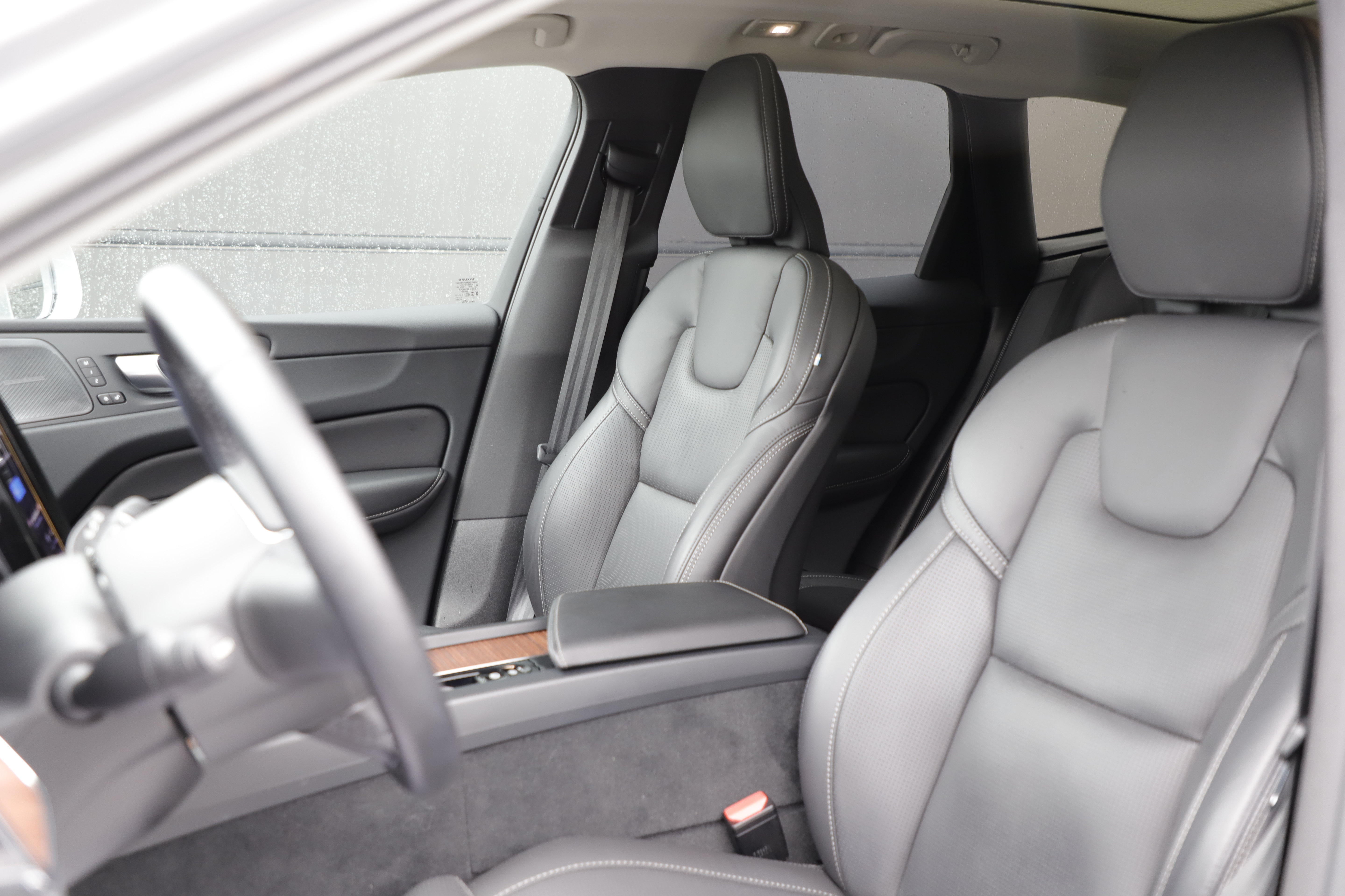 Used 2023 Volvo XC60 T8 Ultimate AWD/4WD image 17