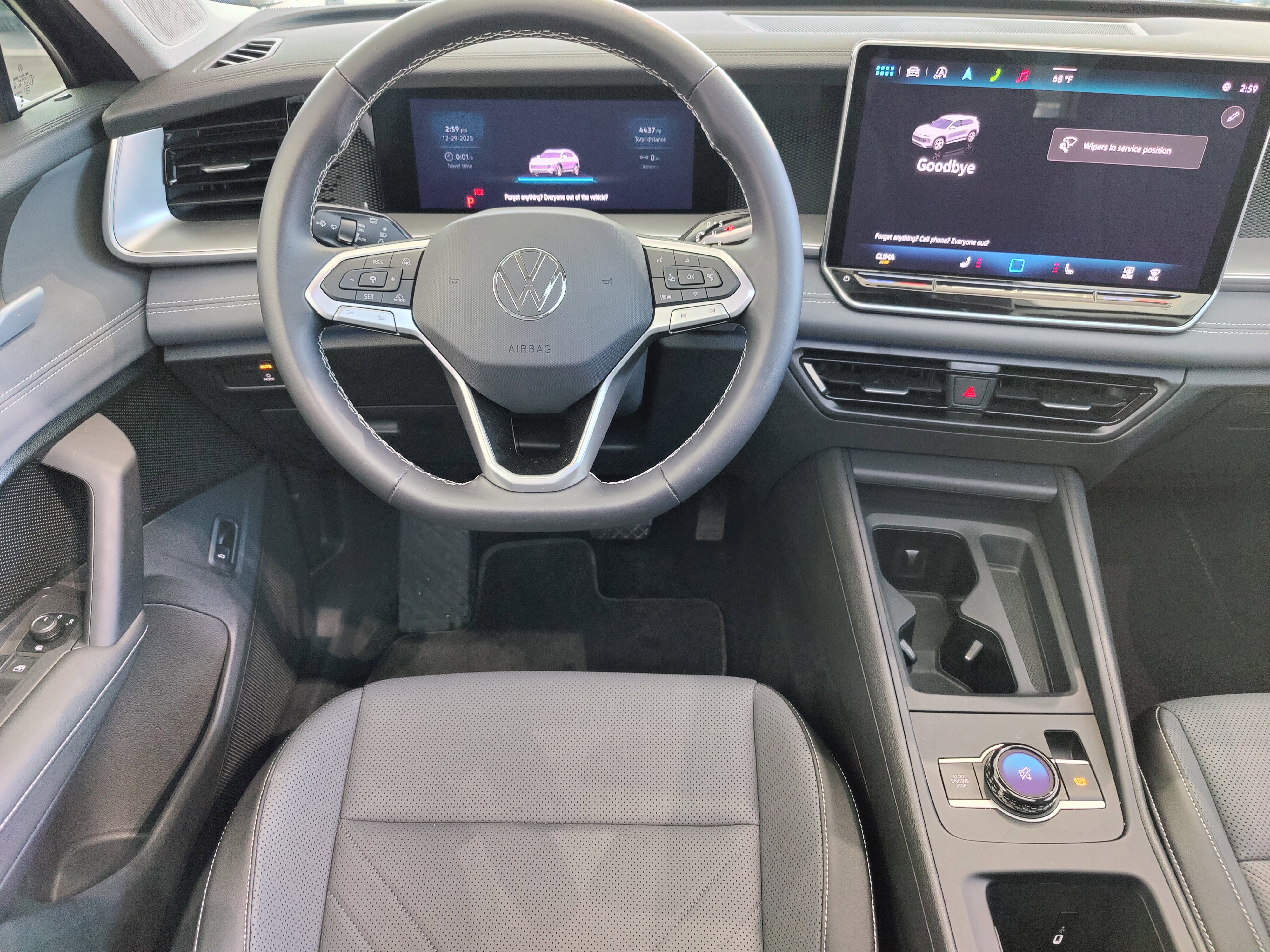 Used 2025 Volkswagen Tiguan SE image 17