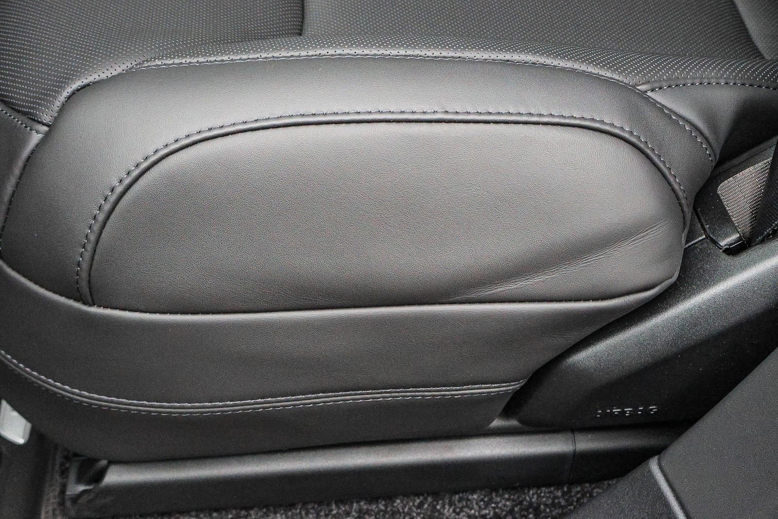 New 2025 Land Rover Range Rover SE image 30