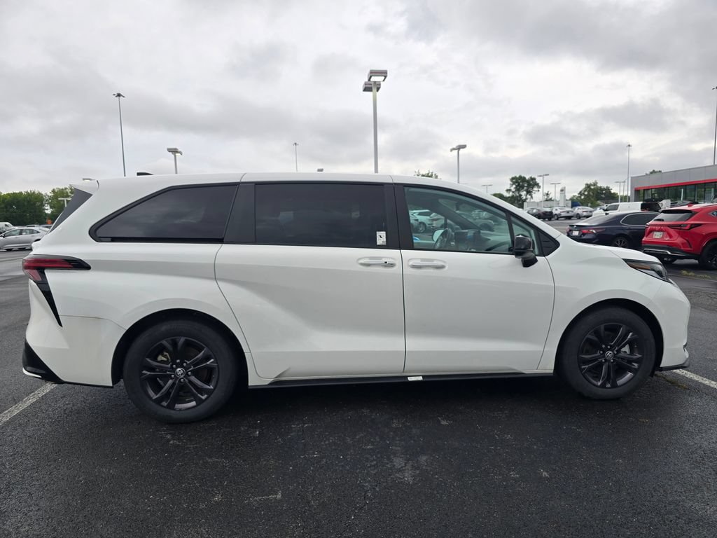 Certified 2025 Toyota Sienna XSE AWD/4WD image 9