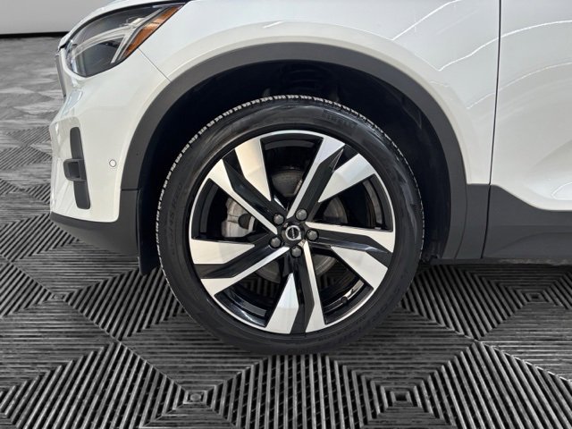 Used 2023 Volvo XC40 B4 Ultimate w/ Protection Package Premier image 28